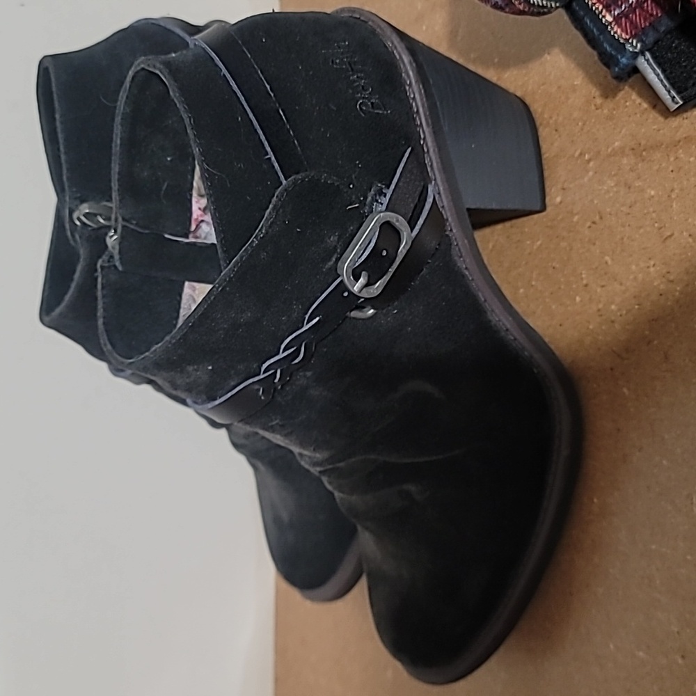 Blowfish 8.5 heeled booties